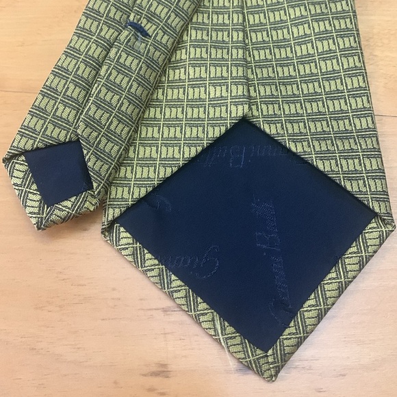 Manuli 100% silk Tie Made in Italy EUC Gold with black Logo pattern 58" x 4" - Picture 3 of 7